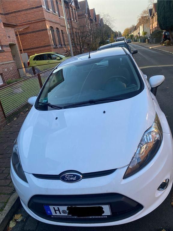 Gebraucht Ford Fiesta Trend 60 PS (44 kW) 2012 Weiß Kleinwagen