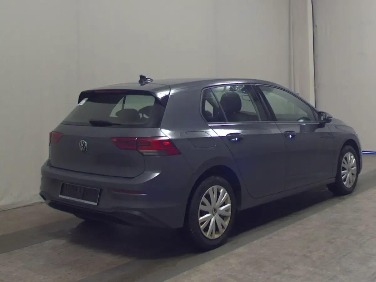 Gebraucht VW Golf VIII Life 116 PS (85 kW) 2023 Grau Limousine