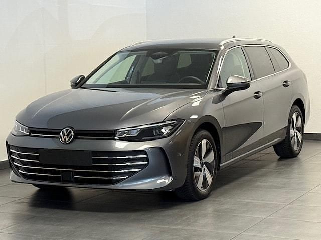 Diabasgrau Gebraucht 2024 VW Passat IQ Drive Kombi | 37.850 € (Fairer Preis) - Bild 1/4