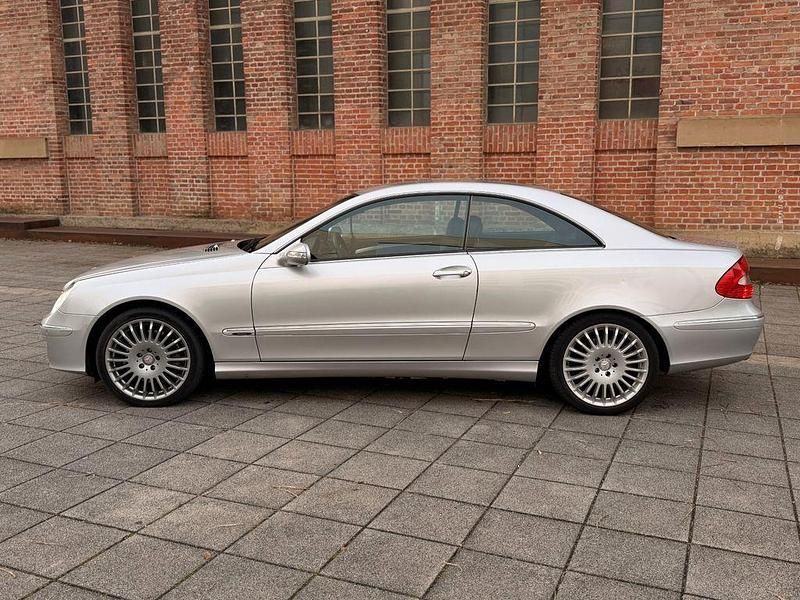 Gebraucht Mercedes CLK220 150 PS (110 kW) 2006 Silber Coupé