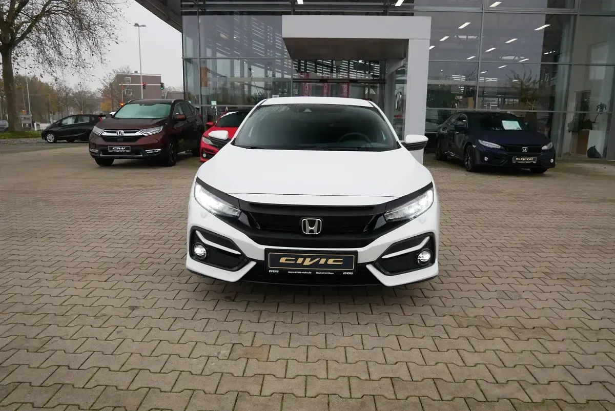 Gebraucht Honda Civic Elegance 129 PS (94 kW) 2022 Platinium white pearl Limousine