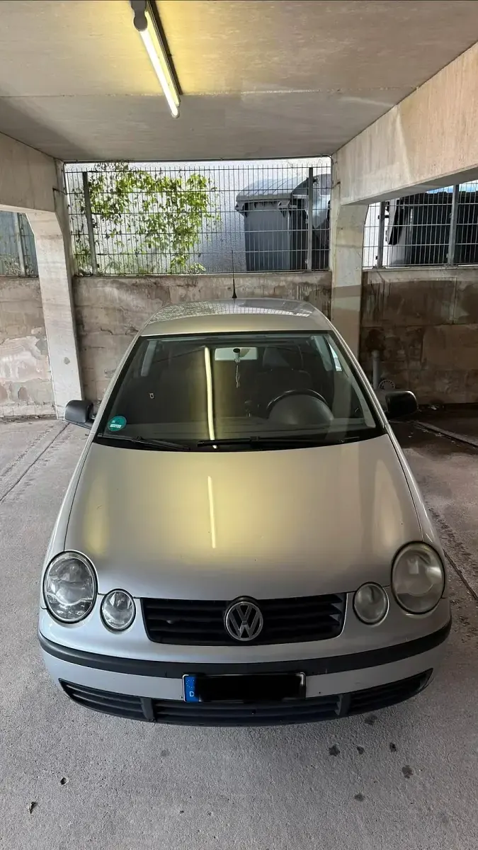 Gebraucht VW Polo Basis 75 PS (55 kW) 2004 Silber Kleinwagen