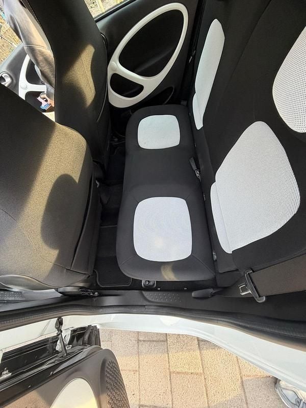 Second-hand Smart ForFour 71 CP (52 kW) 2019 Negru Hatchback