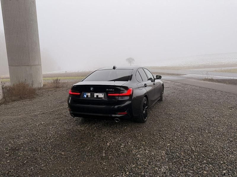 Gebraucht BMW 330e Sport Line 292 PS (214 kW) 2020 Schwarz Limousine