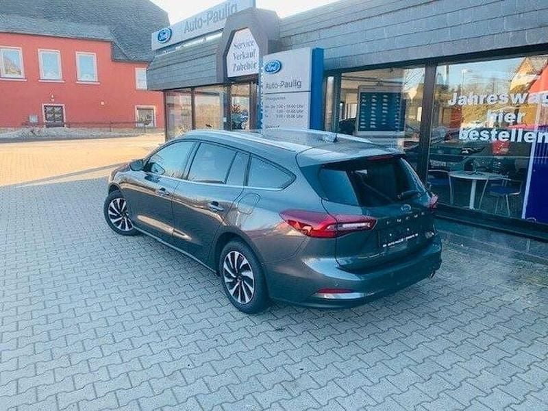 Gebraucht Ford Focus Titanium 125 PS (91 kW) 2025 Grau Limousine