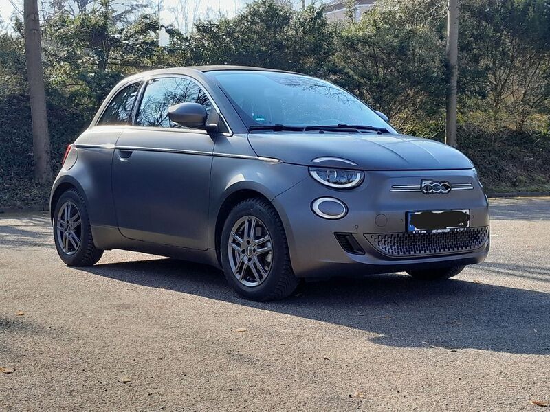 Grau Gebraucht 2021 Fiat 500e Icon Cabrio | 19.990 € (Fairer Preis) - Bild 1/4