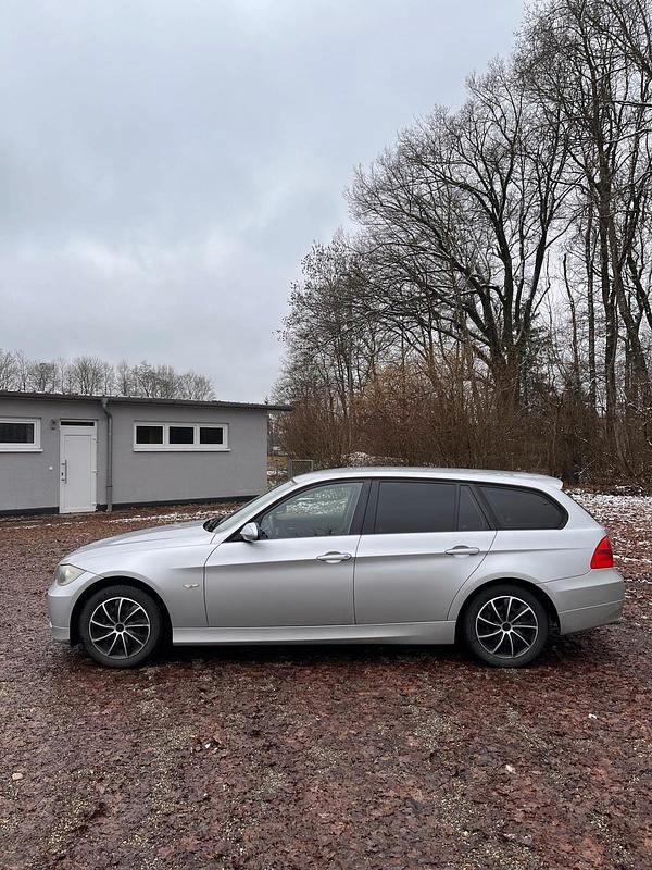 Gebraucht BMW 318 143 PS (105 kW) 2008 Grau Kombi