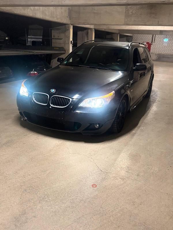 Schwarz Gebraucht 2006 BMW 530 M Sport Kombi | 3.699 € (Superpreis) - Bild 1/4