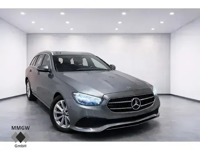 Używany Mercedes E300 286 KM (210 kW) 2022 Szary Kombi