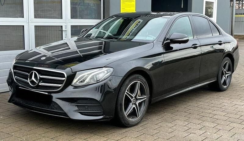 Schwarz Gebraucht 2020 Mercedes E300 AMG line Limousine | 21.000 € (Superpreis) - Bild 1/4