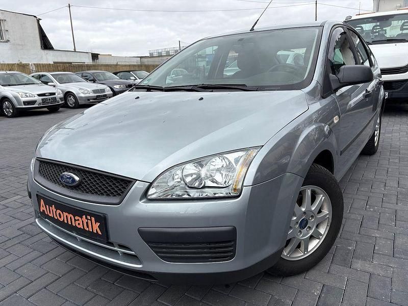 Gebraucht Ford Focus Trend 101 PS (74 kW) 2005 Silber Limousine