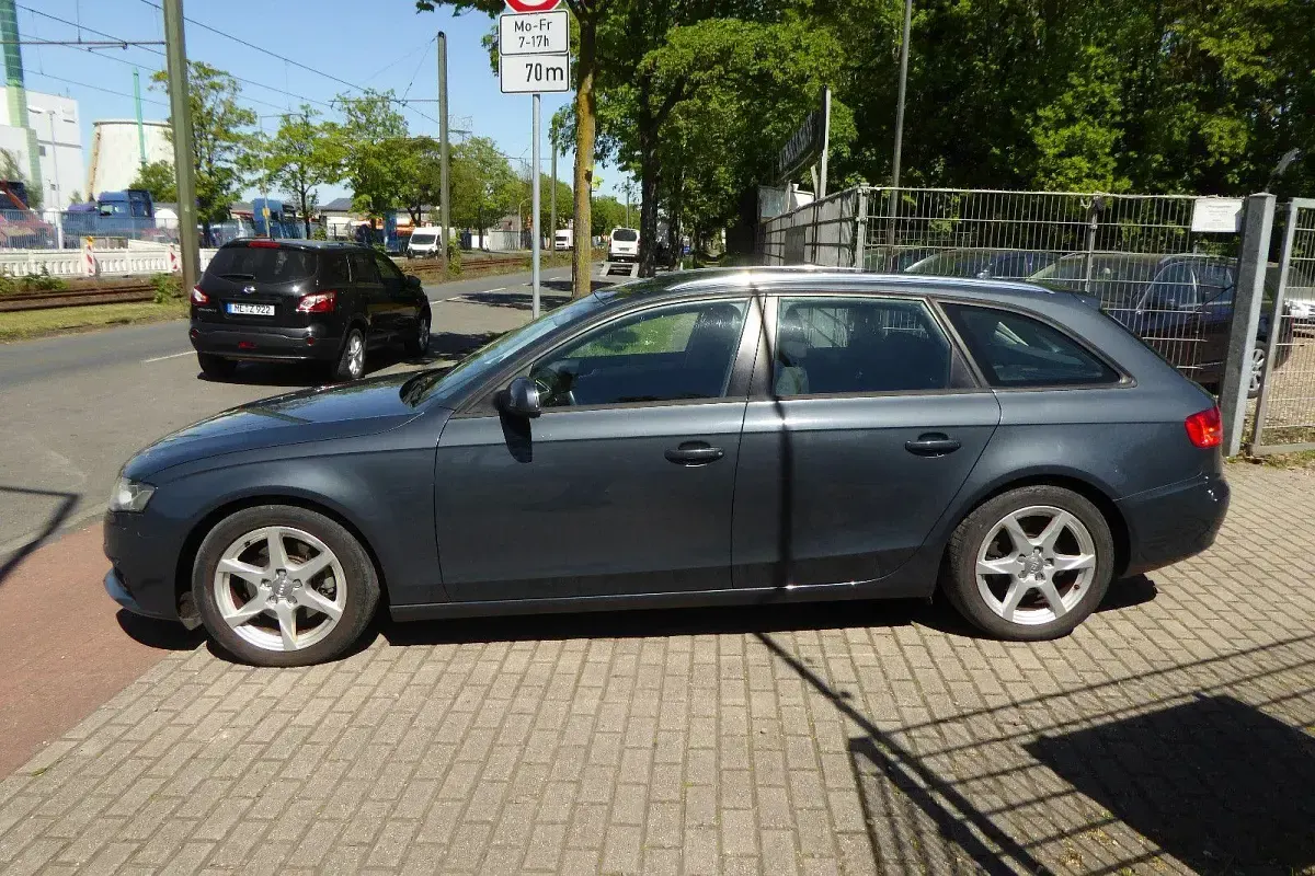 Używany Audi A4 Ambition 143 KM (105 kW) 2011 Szary Kombi