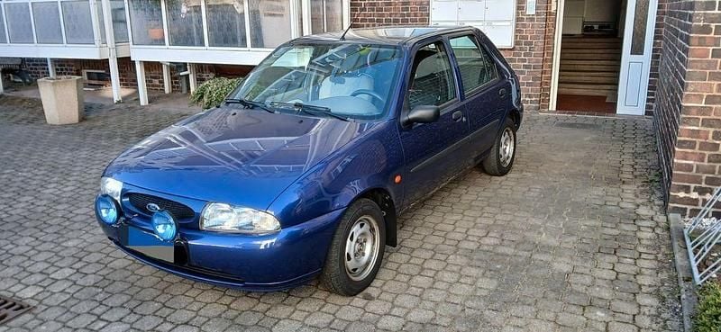 Gebraucht Ford Fiesta Style 75 PS (55 kW) 1999 Violet Kleinwagen