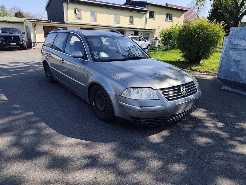 Second-hand VW Passat Highline 136 CP (100 kW) 2003 Gri Break