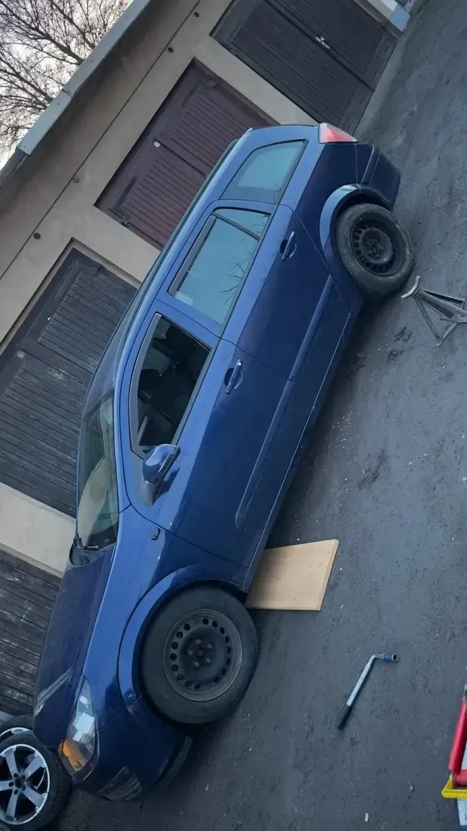 Gebraucht Opel Astra 105 PS (77 kW) 2005 Blau Kombi