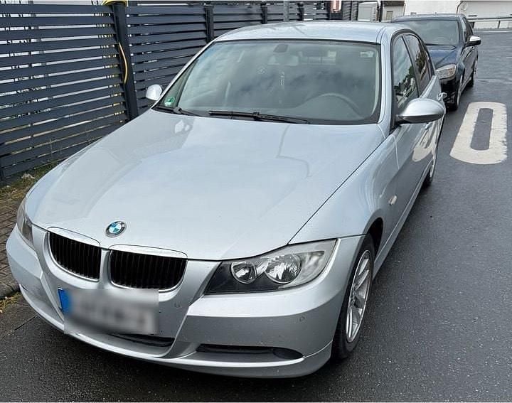 Silber Gebraucht 2006 BMW 318 Limousine | 2.200 € (Guter Preis) - Bild 1/4