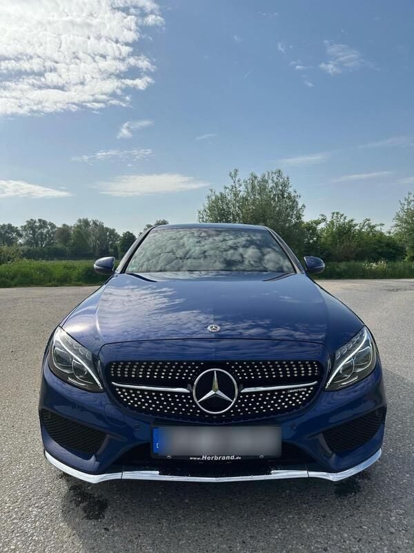 Blau Gebraucht 2017 Mercedes C200 AMG line Limousine | 25.500 € (Teuer) - Bild 1/4