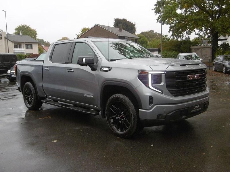 Neu GMC Sierra 309 PS (227 kW) 2025 Sterling met. Pickup