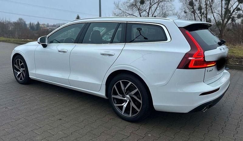 Gebraucht Volvo V60 Momentum 190 PS (139 kW) 2020 Weiß Kombi