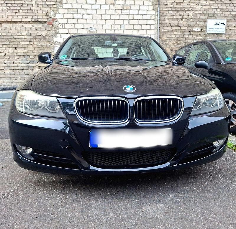 Schwarz Gebraucht 2010 BMW 318 Limousine | 7.175 € (Fairer Preis) - Bild 1/4