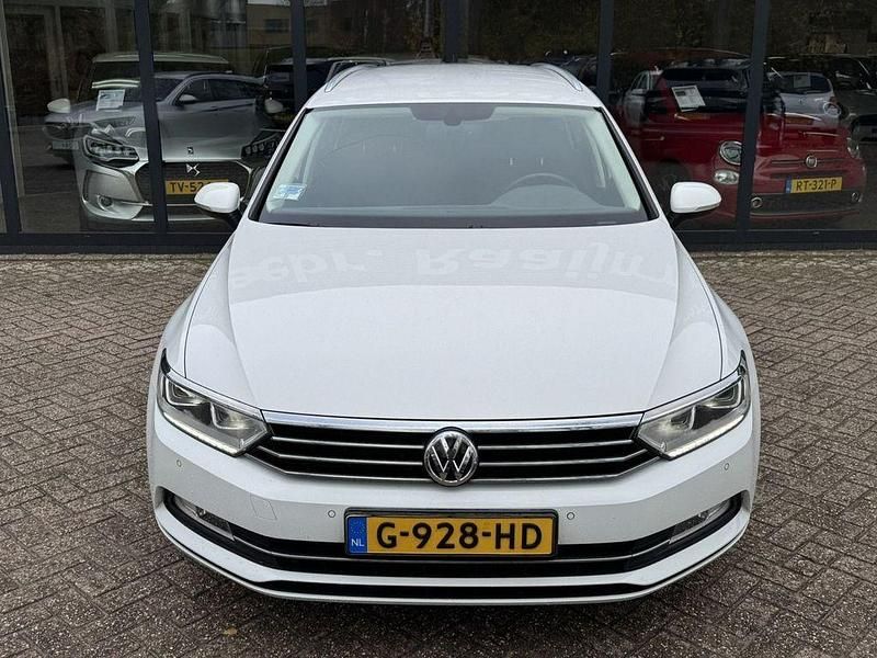 Gebraucht VW Passat Highline 120 PS (88 kW) 2019 Weiß Kombi