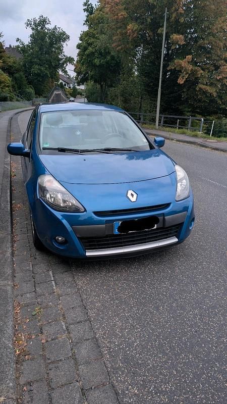 Gebraucht Renault Clio II 105 PS (77 kW) 2011 Blau Kleinwagen