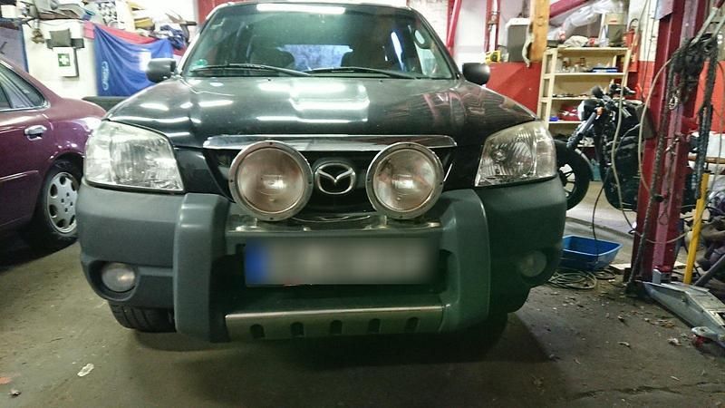 Schwarz Gebraucht 2003 Mazda Tribute SUV | 1.500 € - Bild 1/4