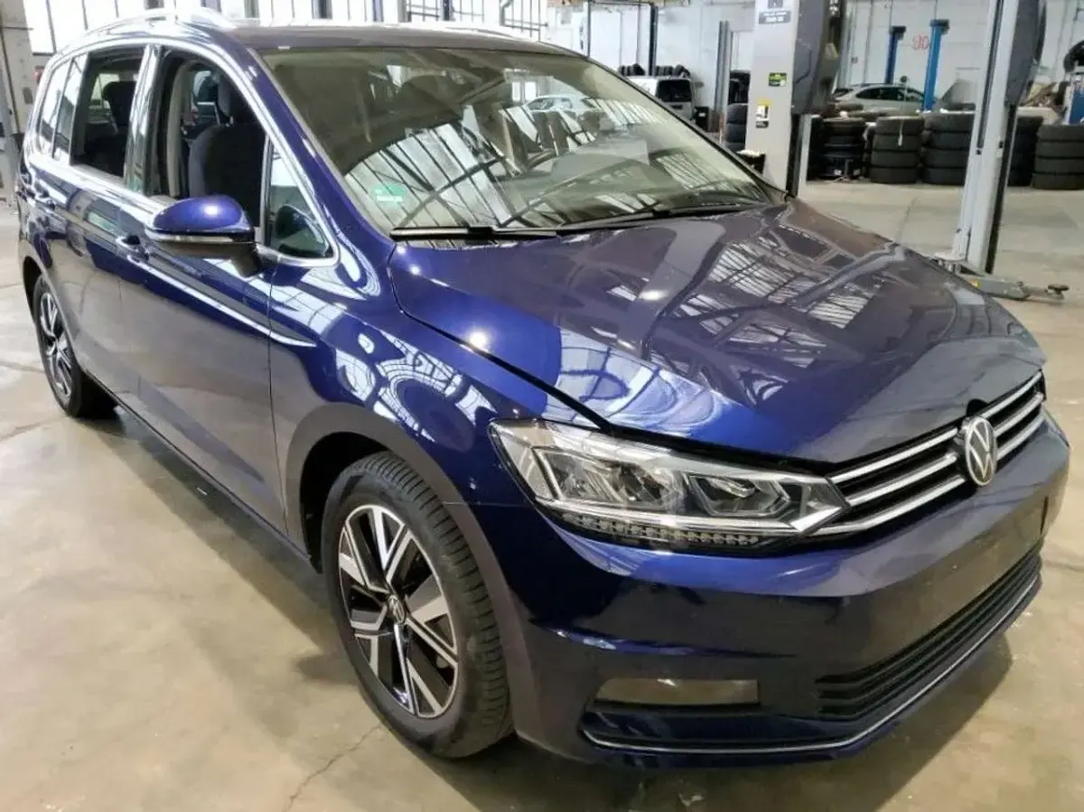 Gebraucht VW Touran Highline 150 PS (110 kW) 2022 Blau Van / Kleinbus