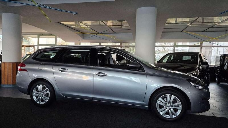 Gebraucht Peugeot 308 SW 131 PS (96 kW) 2016 Grau Kombi