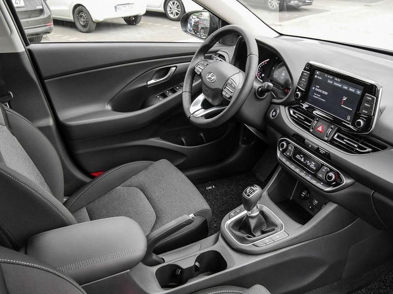 Gebraucht Hyundai i30 Trend 120 PS (88 kW) 2023 Andere dark knight Kombi