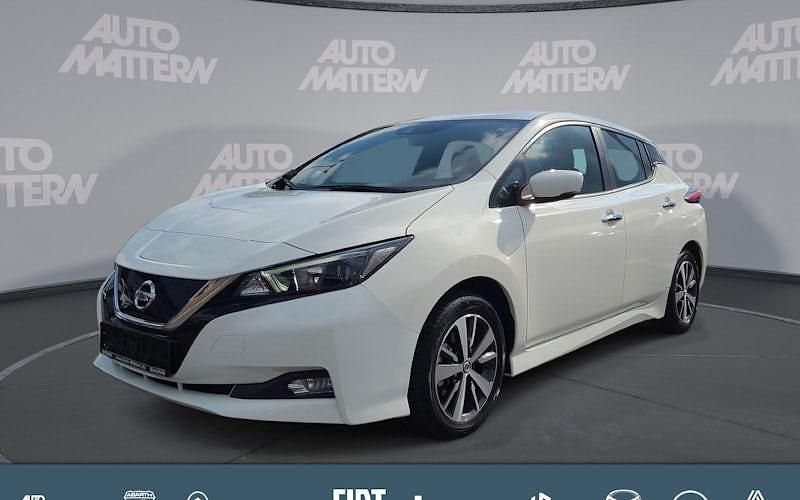 Weiß Gebraucht 2021 Nissan Leaf Kleinwagen | 16.590 € (Etwas zu teuer) - Bild 1/4