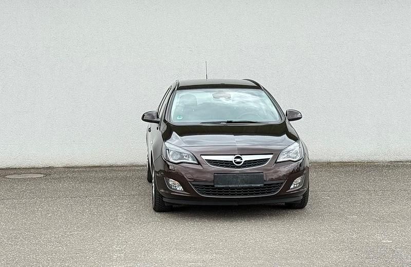 Gebraucht Opel Astra 140 PS (102 kW) 2012 Braun Kombi