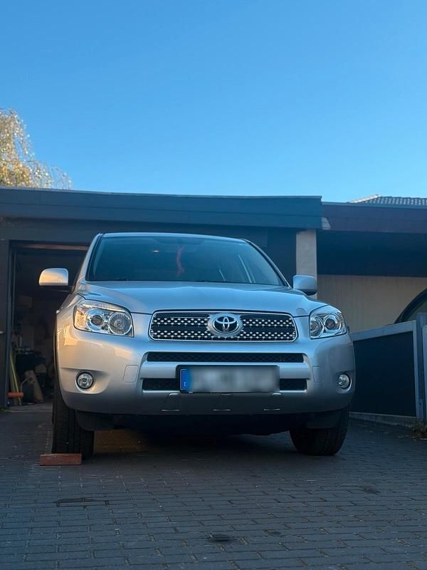 Silber Gebraucht 2007 Toyota RAV4 SUV | 11.000 € - Bild 1/4