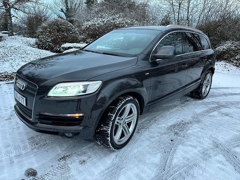 Grau Gebraucht 2009 Audi Q7 S-Line SUV | 9.999 € (Fairer Preis) - Bild 1/4