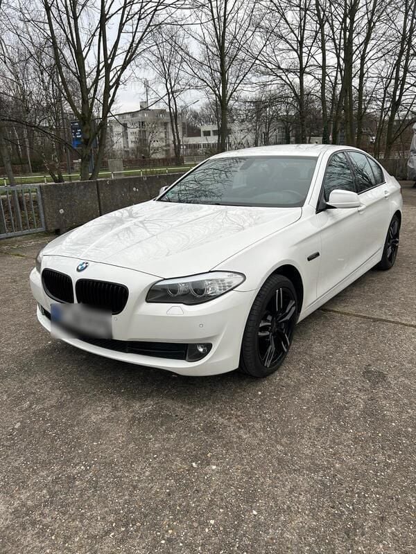 Weiß Gebraucht 2011 BMW 520 Limousine | 8.750 € (Guter Preis) - Bild 1/4