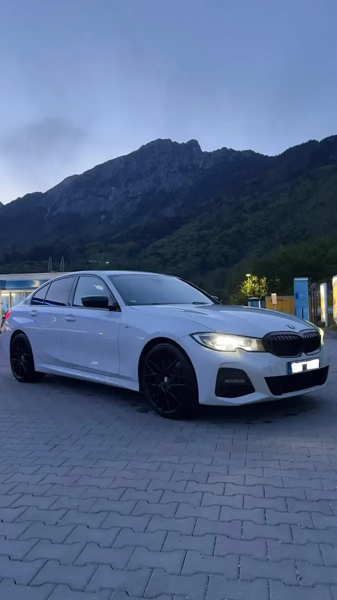 Gebraucht BMW 320 190 PS (139 kW) 2019 Weiß Limousine