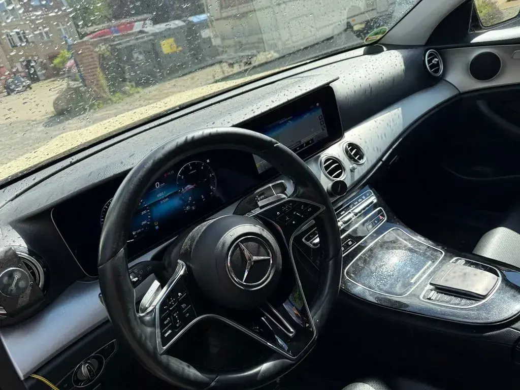 Gebraucht Mercedes E220 194 PS (142 kW) 2021 Beige Limousine