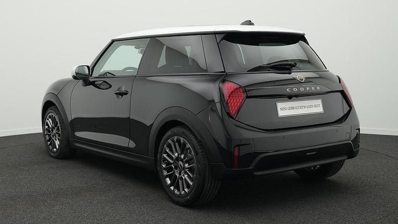 Gebraucht Mini Cooper Classic 156 PS (114 kW) 2024 Schwarz Kleinwagen
