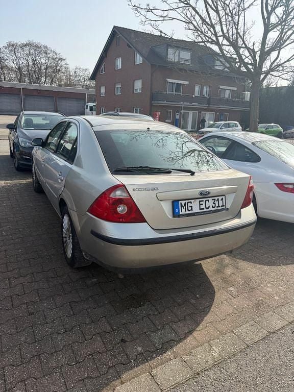Gebraucht Ford Mondeo Sport 125 PS (91 kW) 2003 Silber Limousine