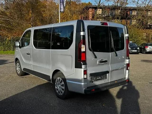 Second-hand Opel Vivaro 125 CP (91 kW) 2017 Argintiu Monovolum