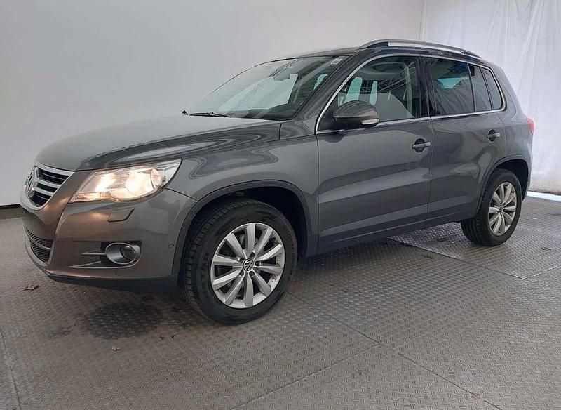 Gebraucht VW Tiguan Team 140 PS (102 kW) 2010 Grau SUV