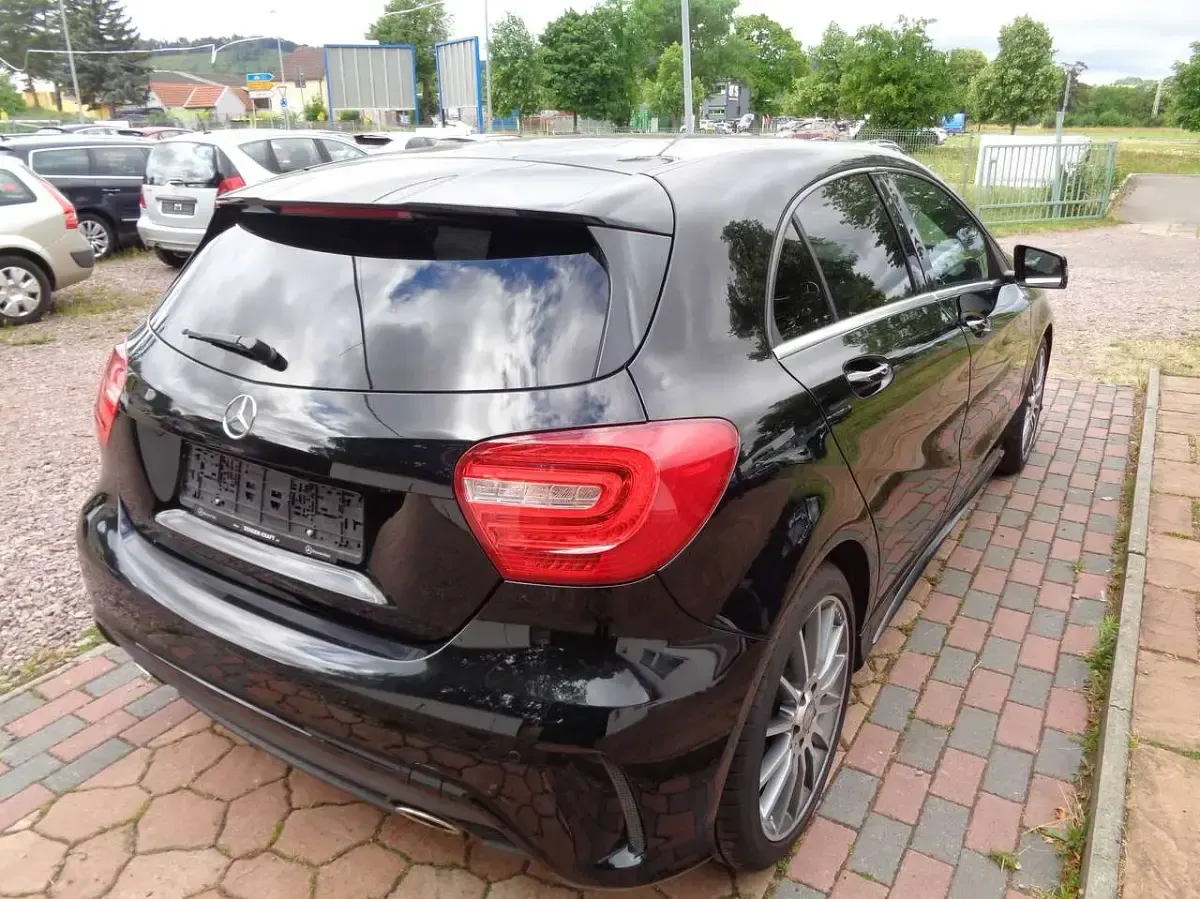 Gebraucht Mercedes A180 AMG line 122 PS (89 kW) 2015 Schwarz Kleinwagen