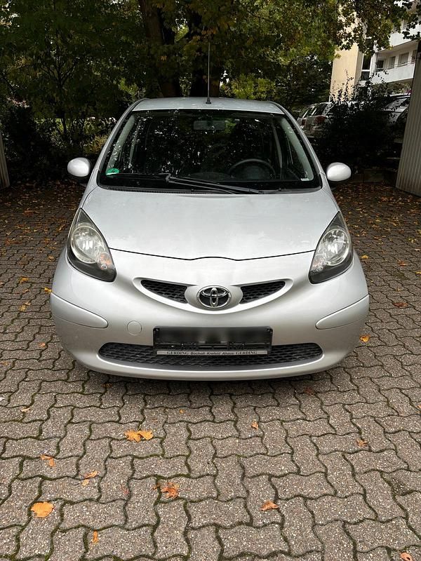 Silber Gebraucht 2008 Toyota Aygo Kleinwagen | 3.250 € (Fairer Preis) - Bild 1/4
