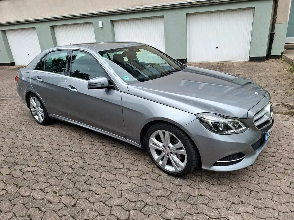 Gebraucht Mercedes E220 170 PS (125 kW) 2013 Grau Limousine