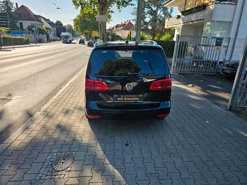 Gebraucht VW Touran Cup 140 PS (102 kW) 2014 Deep black perleffekt Van / Kleinbus
