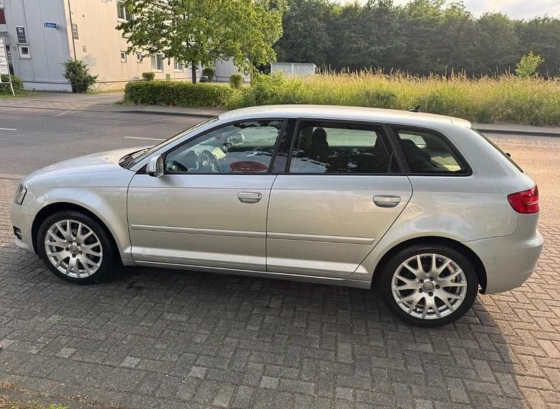 Gebraucht Audi A3 105 PS (77 kW) 2010 Grau Kleinwagen