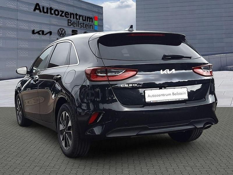 Neu Kia Ceed 140 PS (102 kW) 2025 Schwarz Kleinwagen