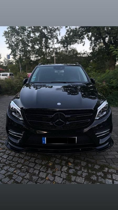 Schwarz Gebraucht 2016 Mercedes GLE350 AMG SUV | 34.999 € (Fairer Preis) - Bild 1/4