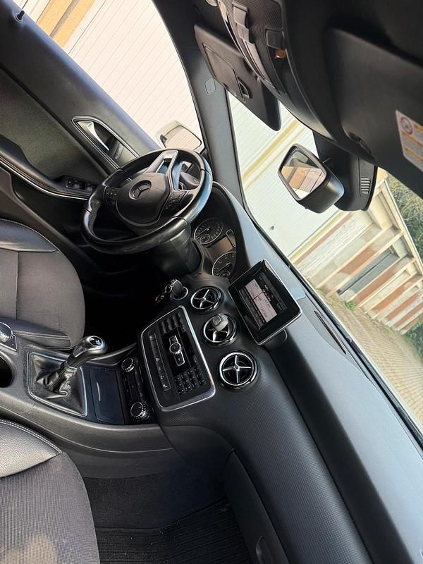 Gebraucht Mercedes A200 156 PS (114 kW) 2012 Weiß Limousine