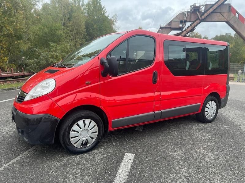 Second-hand Opel Vivaro 90 CP (66 kW) 2014 Roșu Monovolum